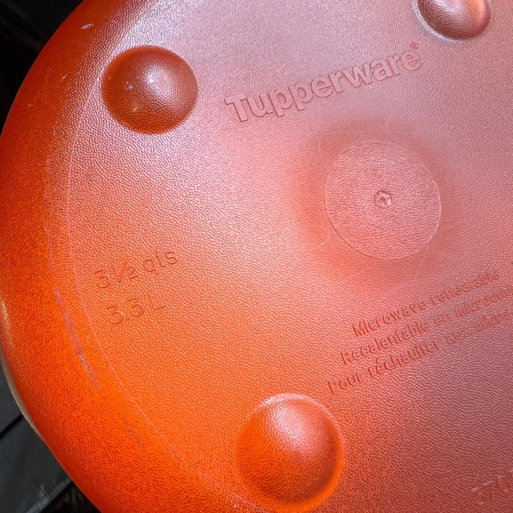 Tupperware Rock N Serve 3.5 Qt Orange Round Microwave Reheatable Bowl with Lid